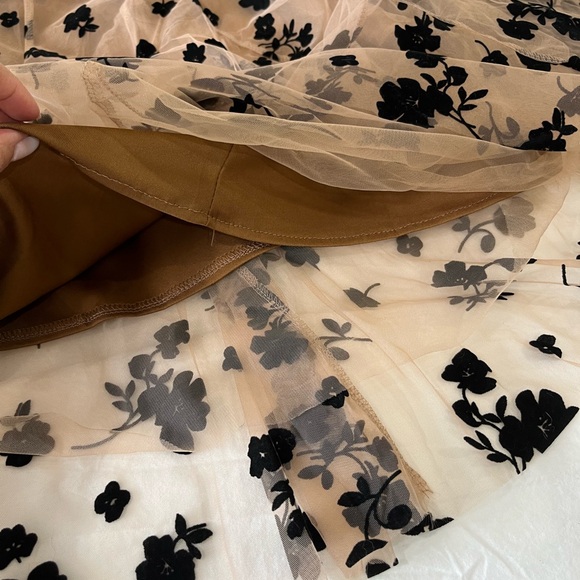 2 beautiful skirts - Picture 3 of 7